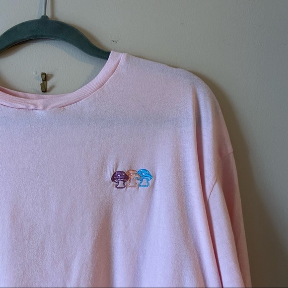 Pacsun• mushroom embroidered pink cropped T-shirt - Picture 5 of 8